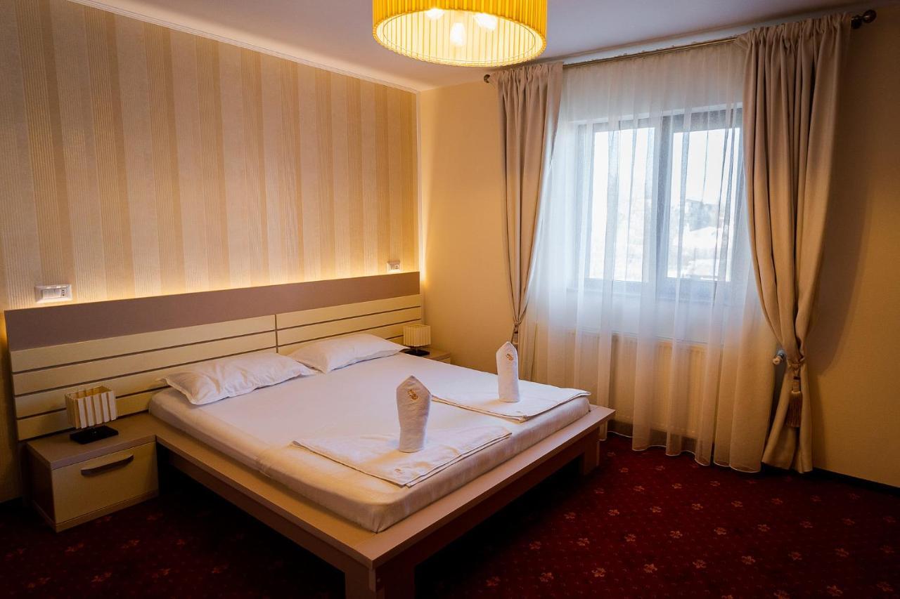 Pensiunea Oscar Focsani Luaran gambar